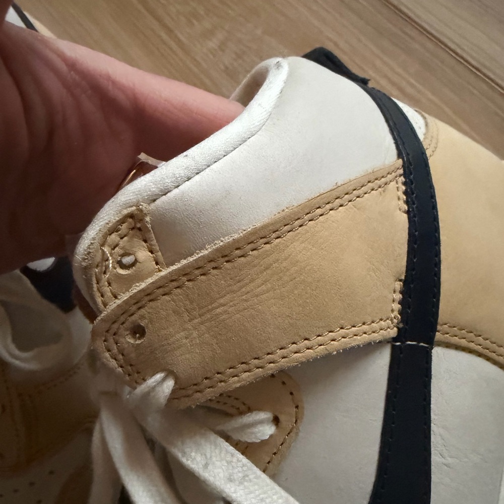 Nike women’s high top dunks, size 8. Pale yellow and navy. EUC - Picture 11 of 12